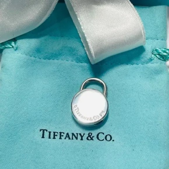 Authentic TIFFANY & CO Retired Sterling Silver Round Padlock Pendant - Picture 4 of 6